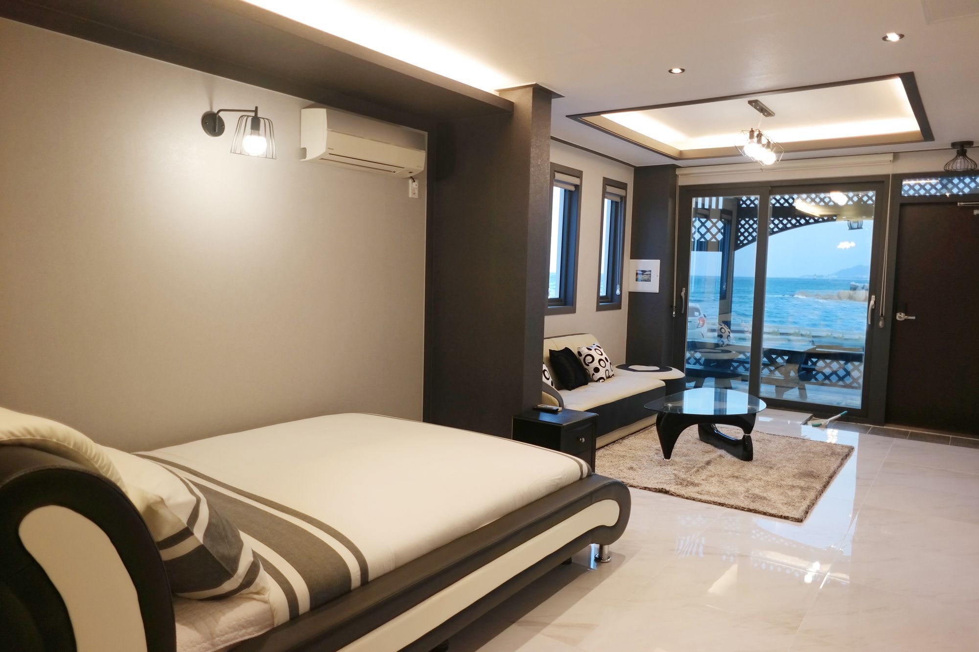 Gangneung White Beach Pension Экстерьер фото